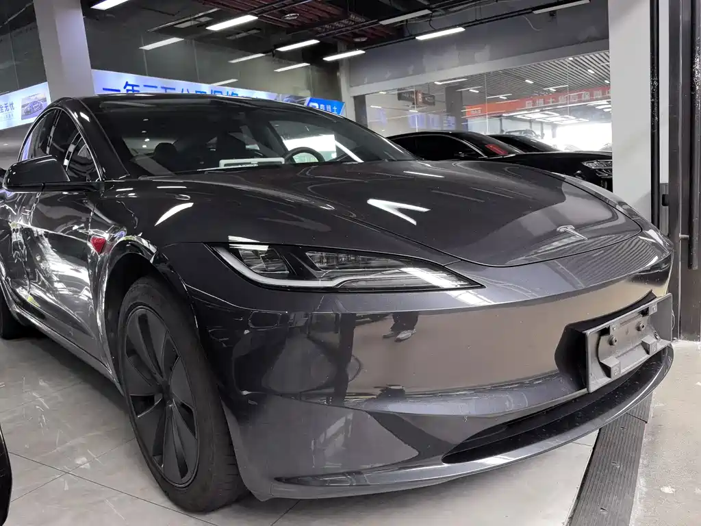 Tesla Model 3 — миниатюра 3