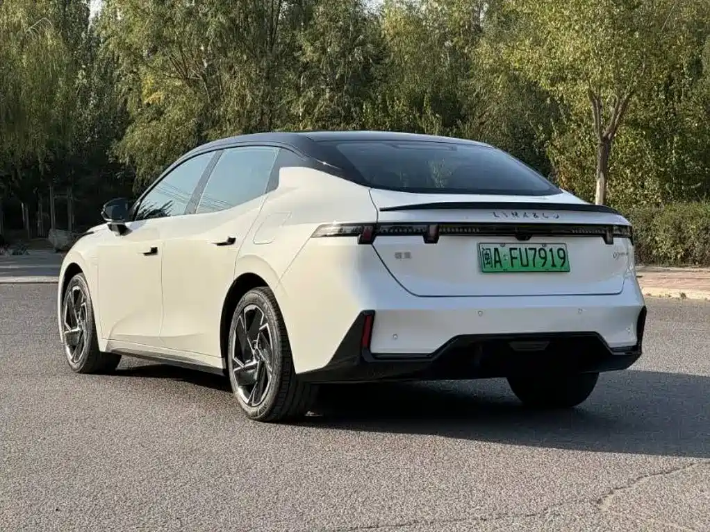 Lynk & Co 07 EM-P — миниатюра 4