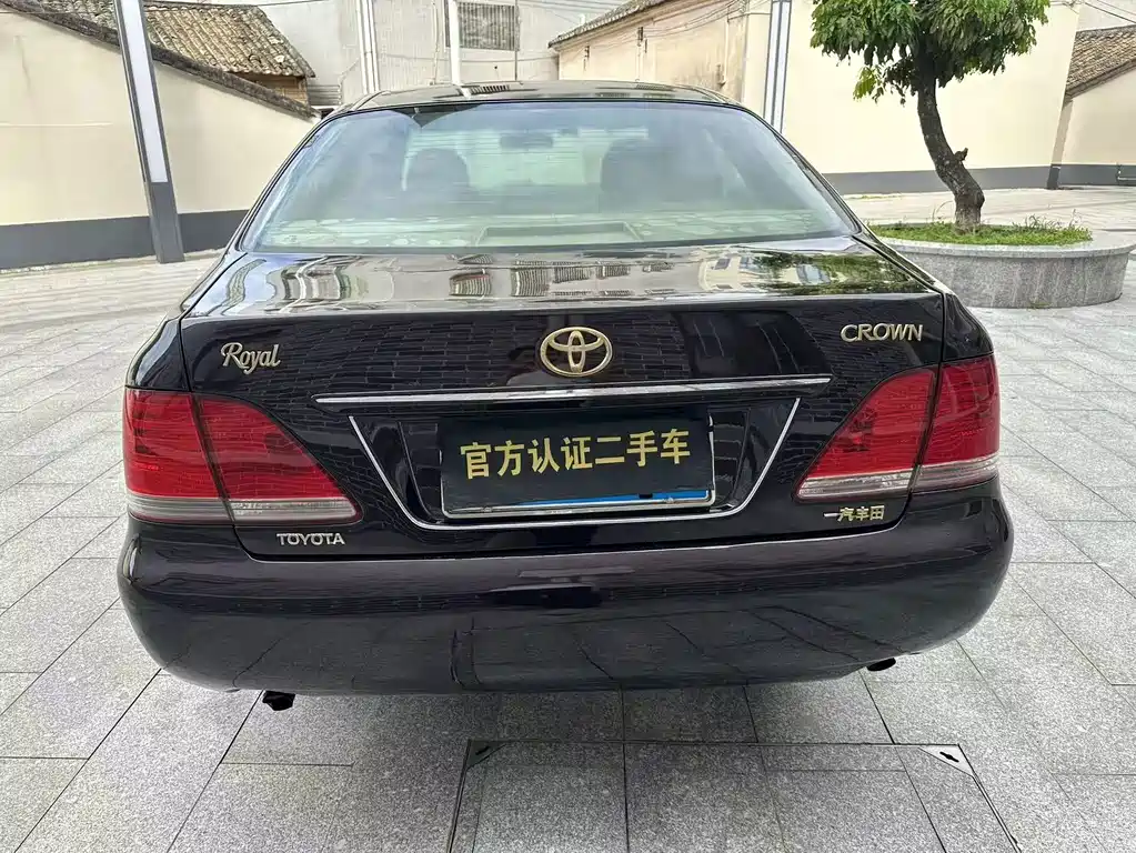 Toyota Crown — миниатюра 5