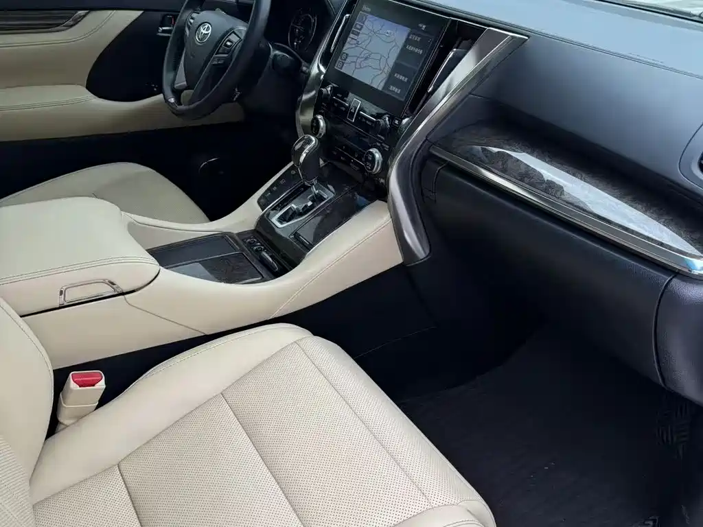 Toyota Vellfire — миниатюра 10