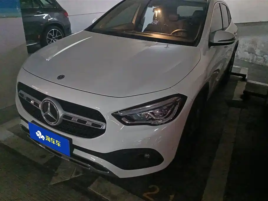MERCEDES-BENZ GLA