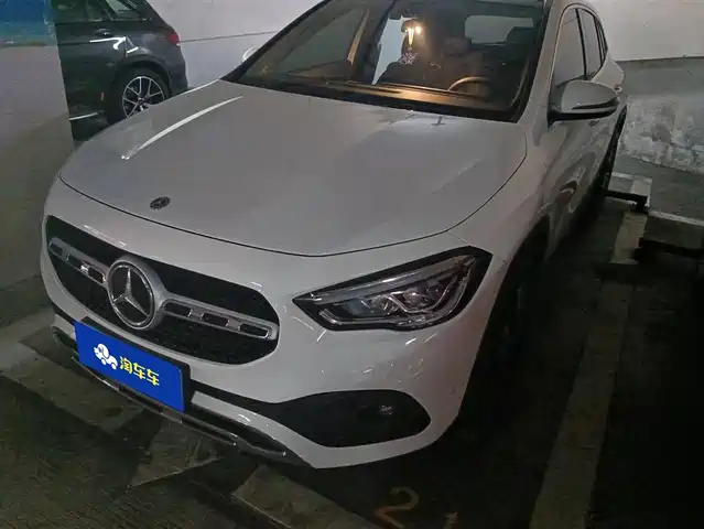 MERCEDES-BENZ GLA