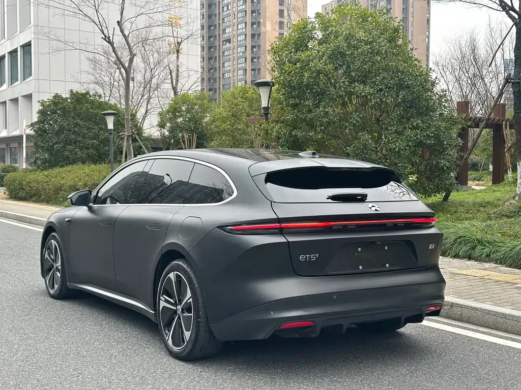 NIO NIO ET5T