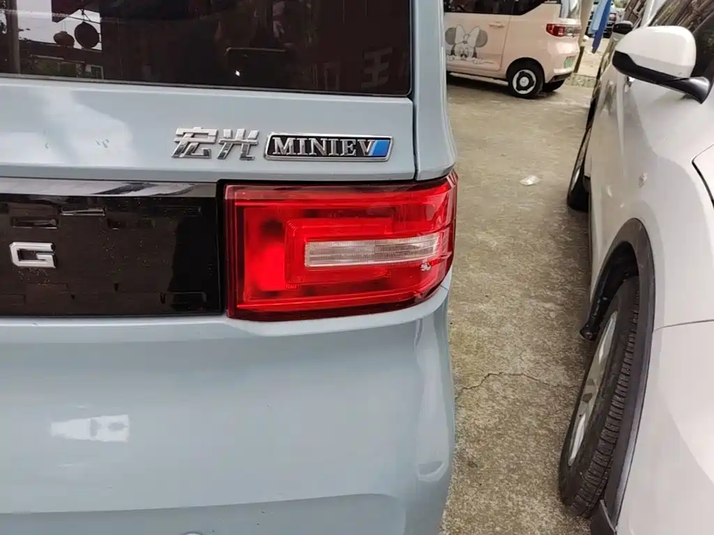 Wuling MINIEV — миниатюра 8
