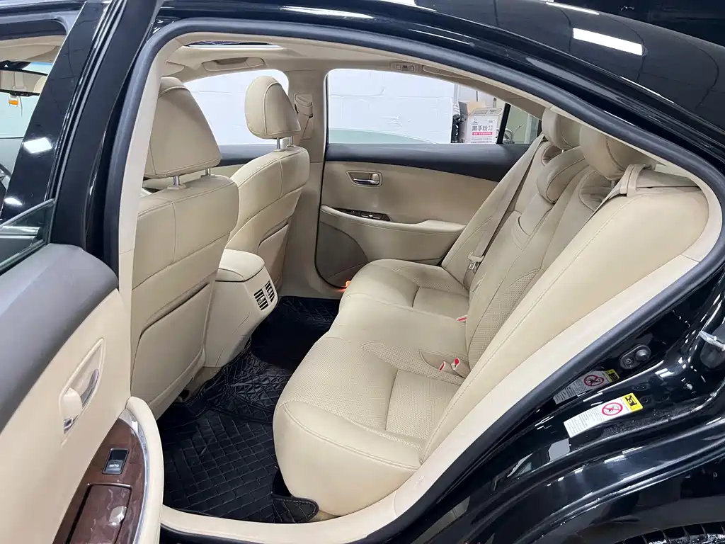 Lexus ES — миниатюра 8