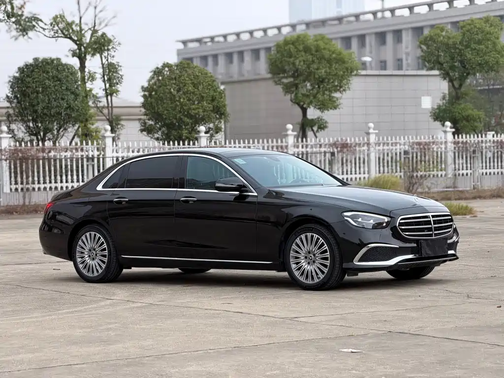 Mercedes-Benz E-Class — миниатюра 5