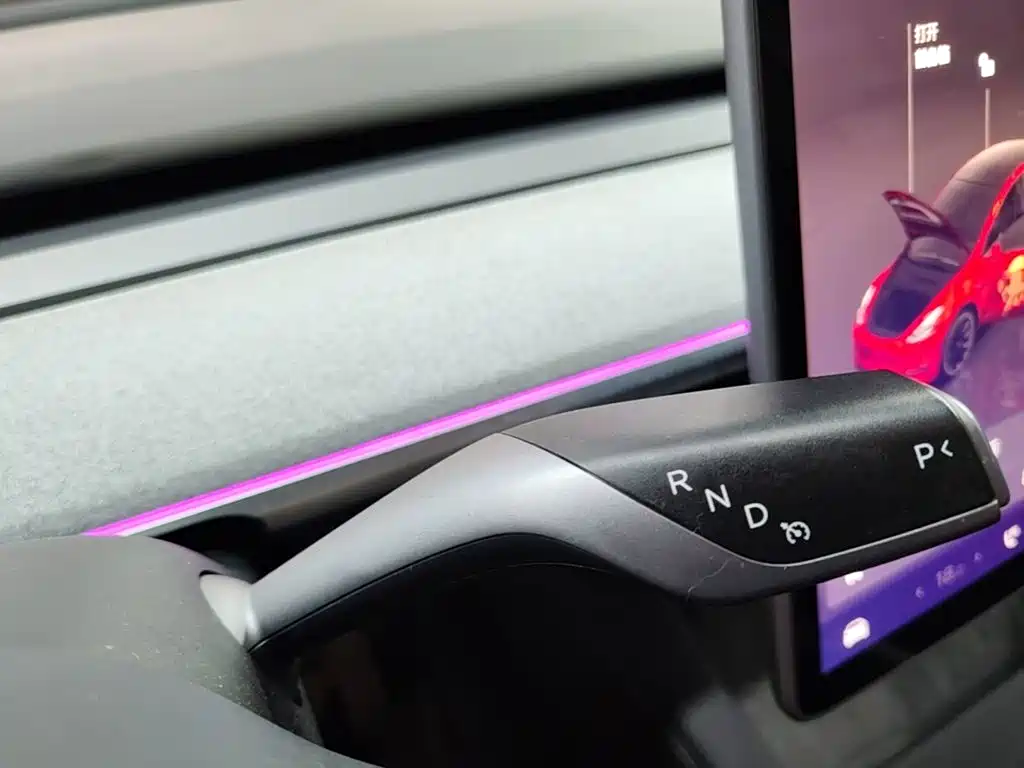 Tesla Model Y — миниатюра 14