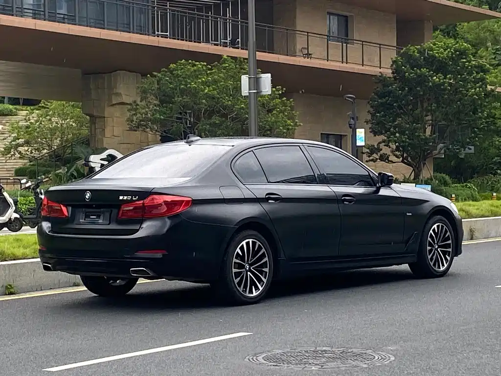 BMW 5 Series — миниатюра 4