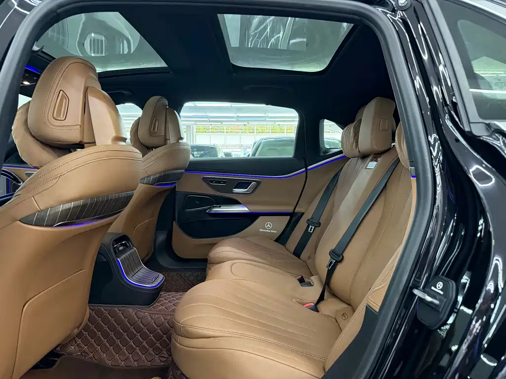 Mercedes-Benz E-Class — миниатюра 10