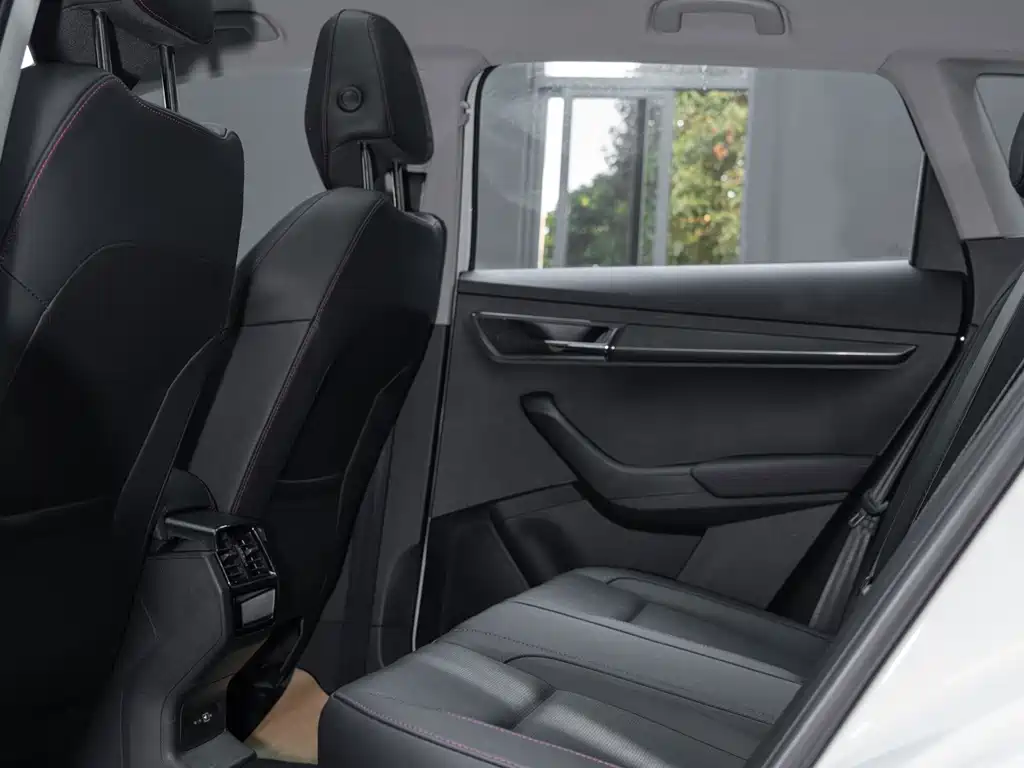 Skoda Karoq — миниатюра 12
