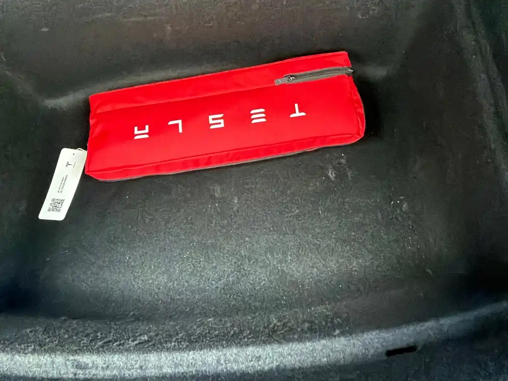 Tesla Model 3 — миниатюра 27