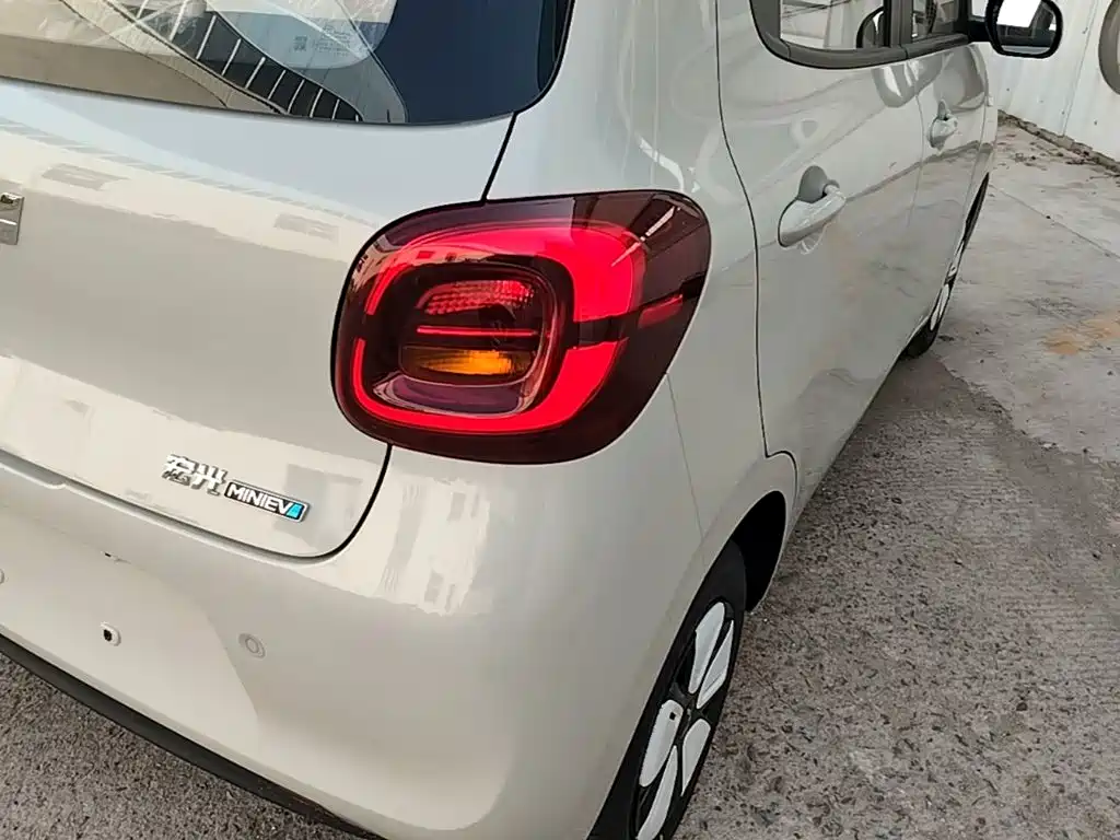 Wuling MINIEV — миниатюра 8
