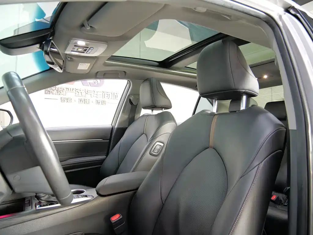 Toyota Camry 2021 2.5G Luxury