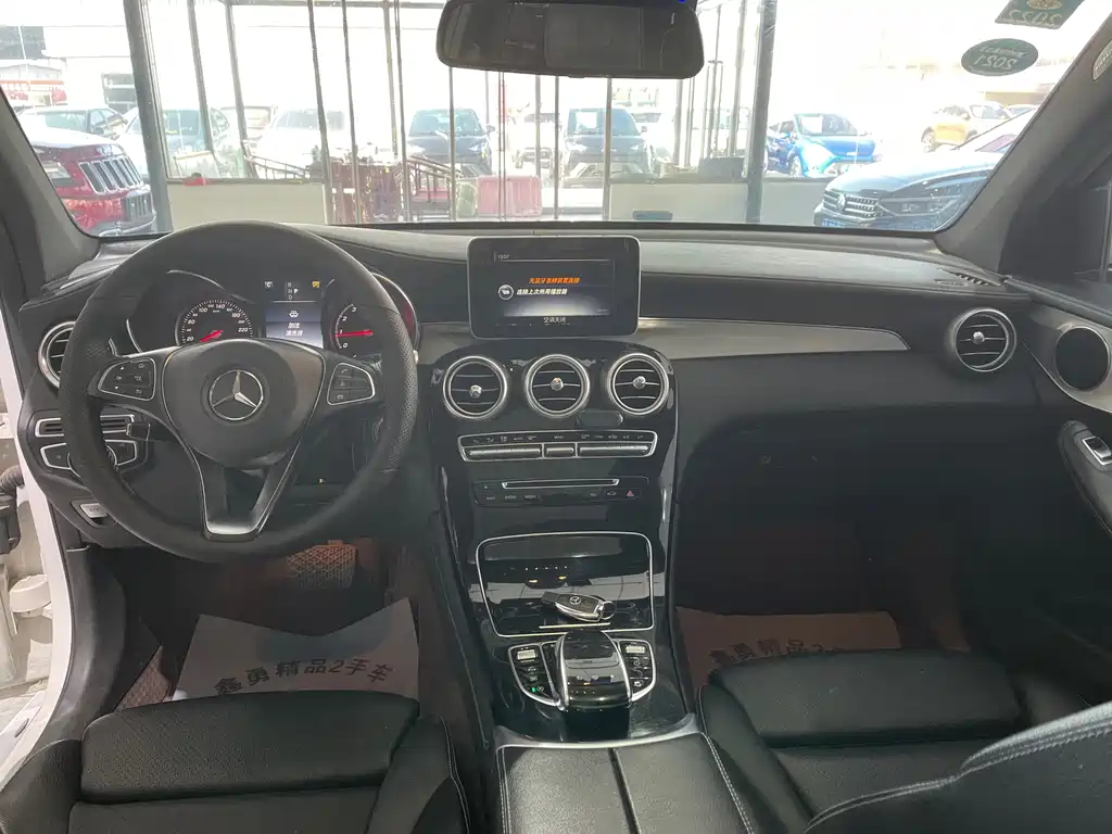 MERCEDES-BENZ GLC