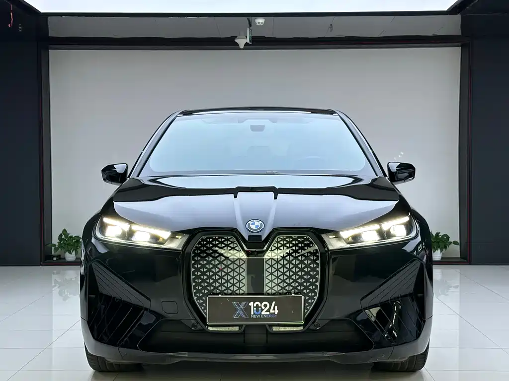 BMW IX