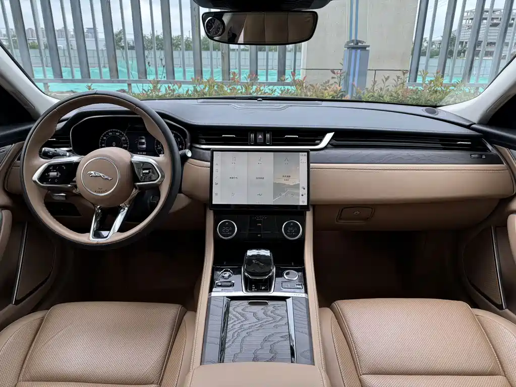 Jaguar XFL — фотографии объявления, Фото 8