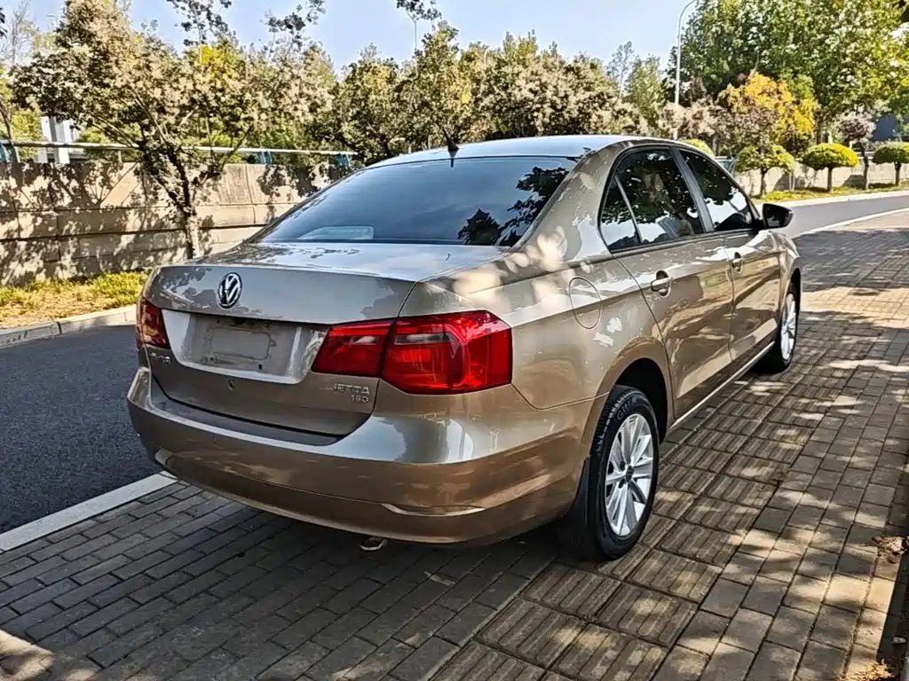 Volkswagen Jetta — миниатюра 7