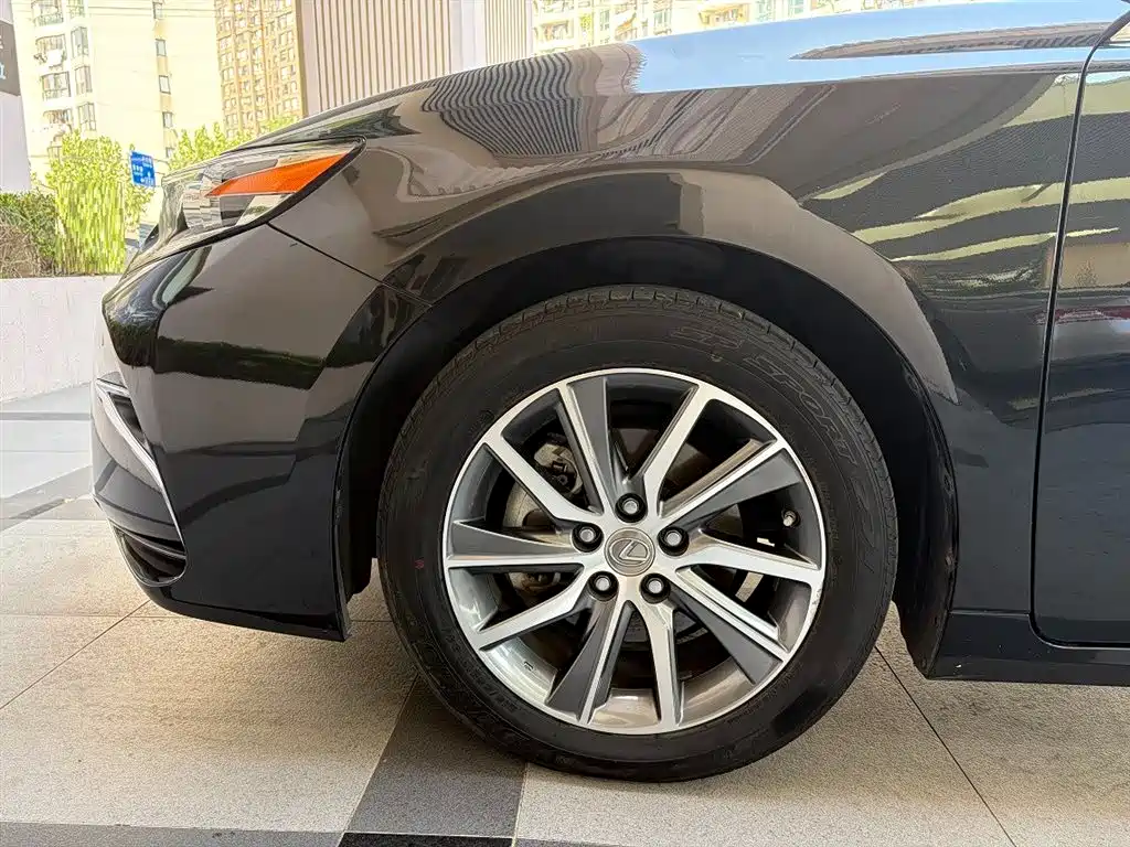 Lexus ES — миниатюра 11