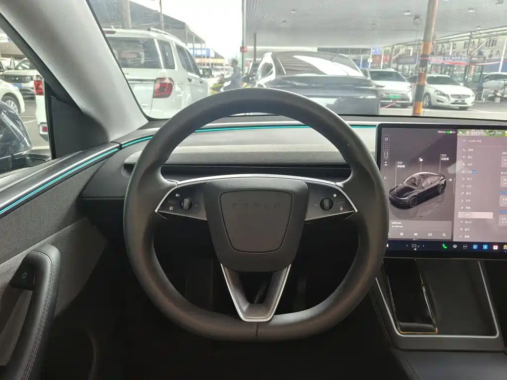 Tesla Model Y — миниатюра 11
