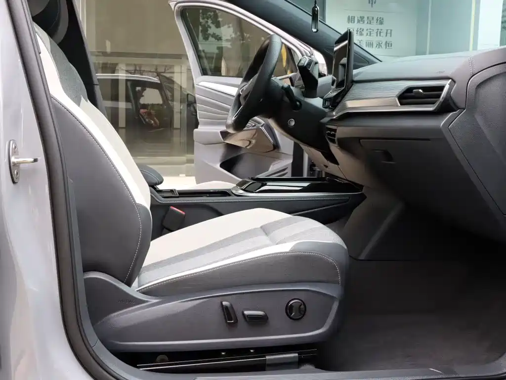 Volkswagen ID.4 Crozz — миниатюра 4