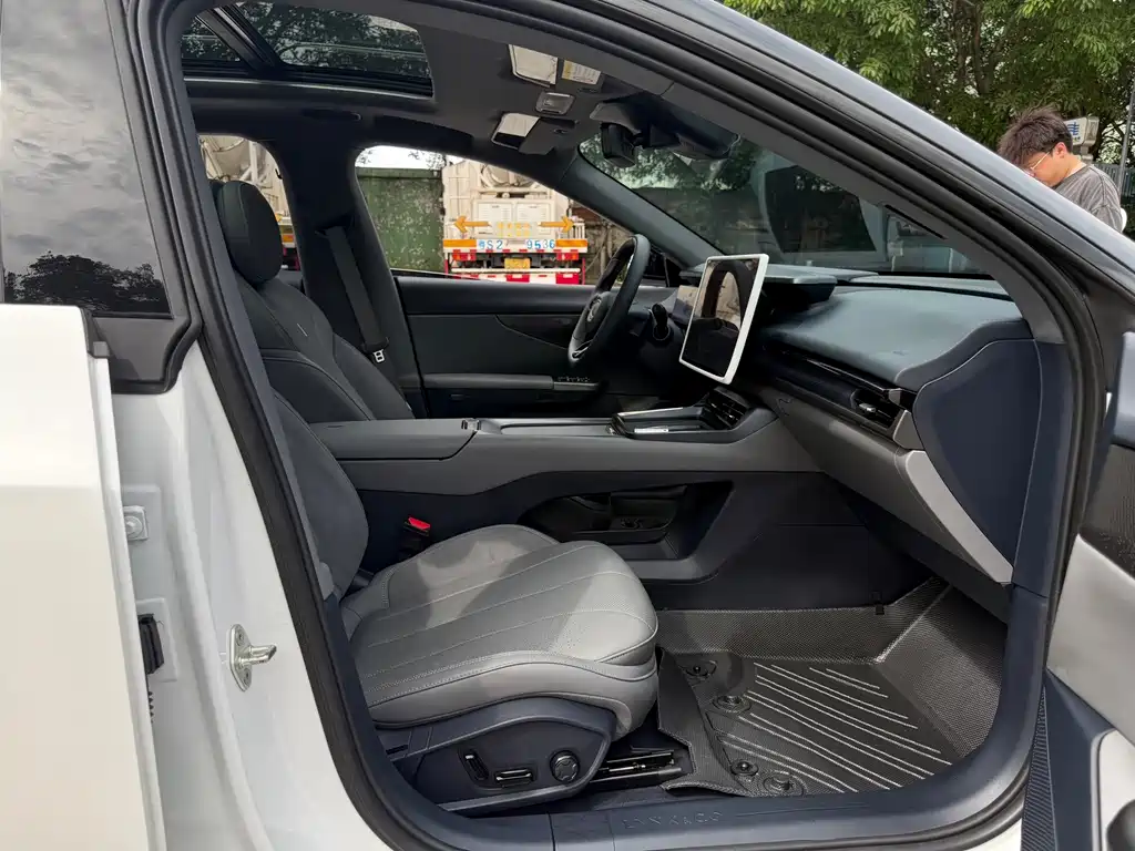 Lynk & Co 07 EM-P — миниатюра 18
