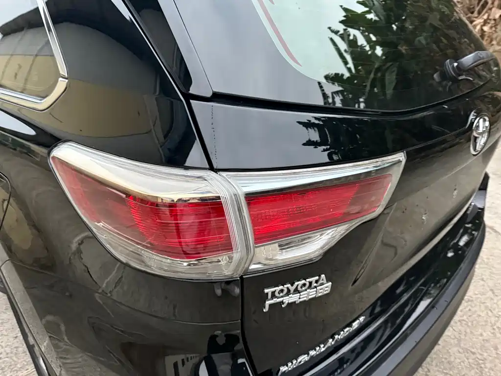 TOYOTA HIGHLANDER