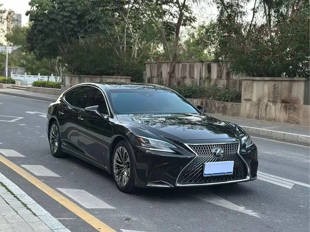 Lexus LS — миниатюра 5