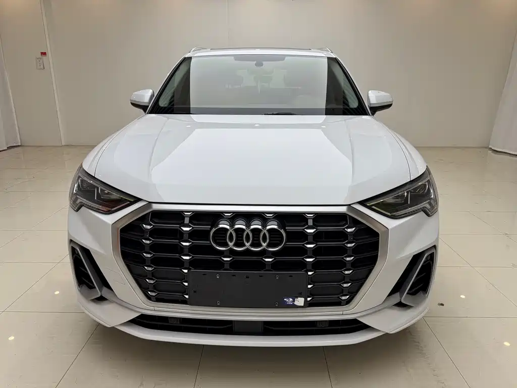 Audi Q3 2023 35 TFSI Fashion (1.4T)