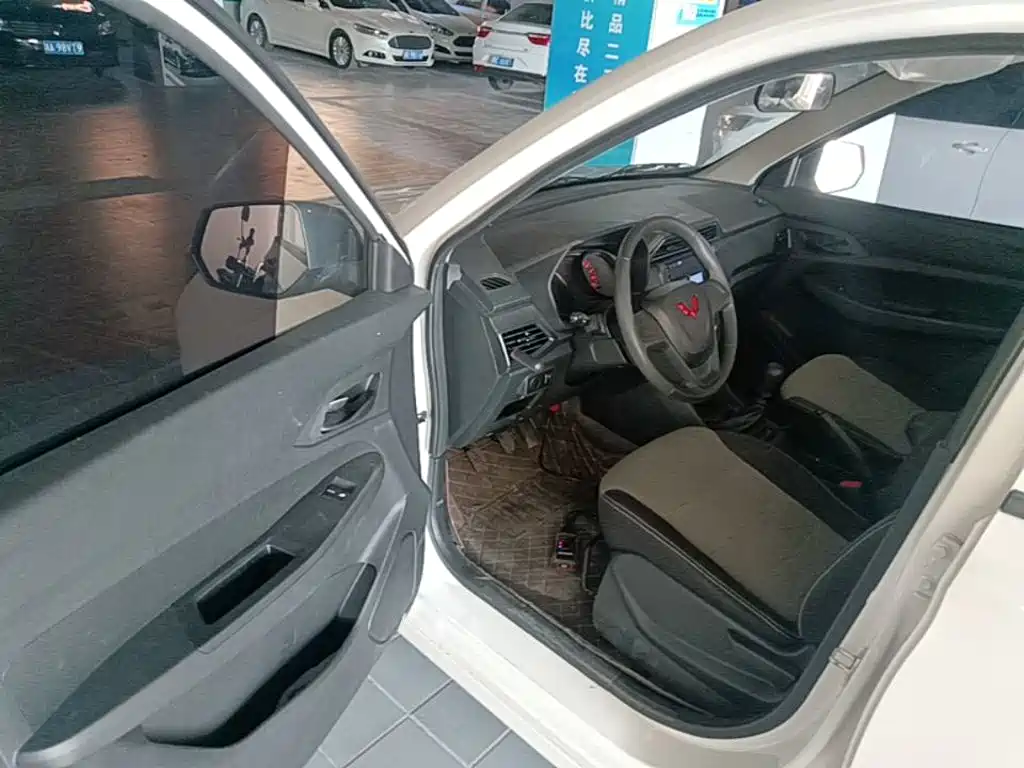 Wuling Hongguang — миниатюра 16