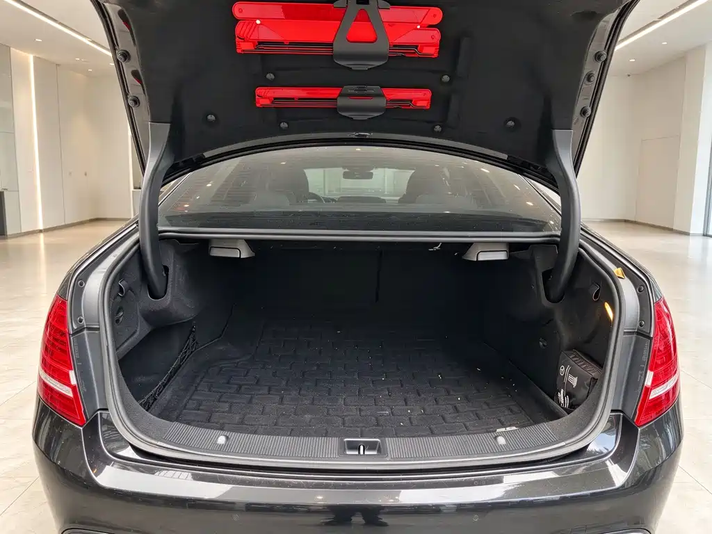Mercedes-Benz E-Class (Import) — миниатюра 19
