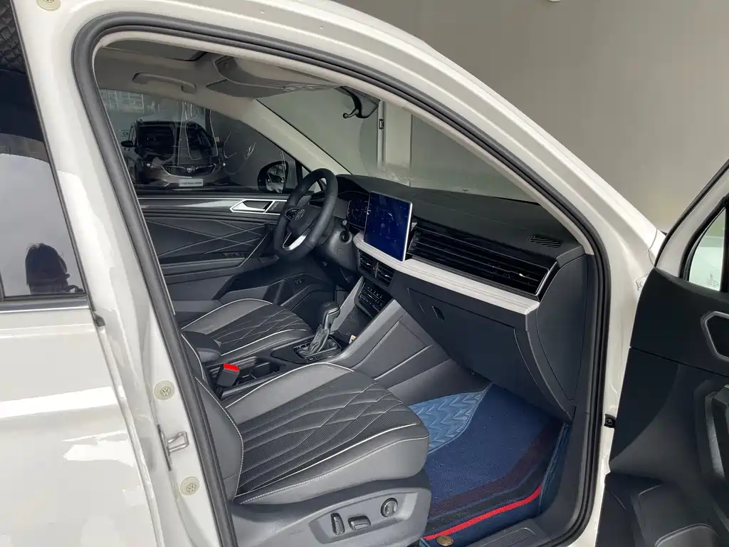 Volkswagen Tiguan L — миниатюра 27