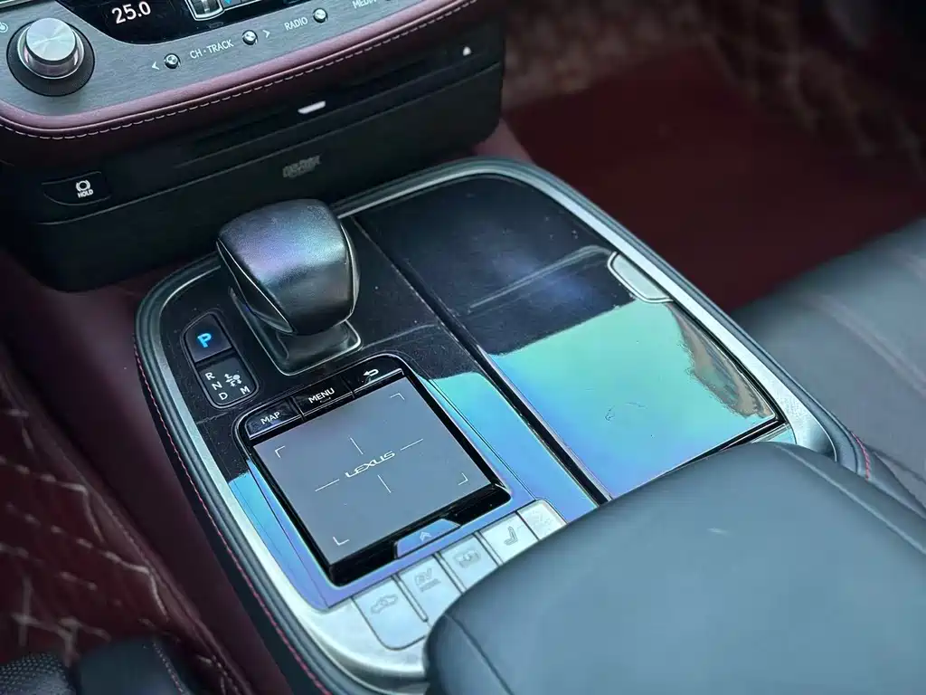 Lexus LS — миниатюра 13