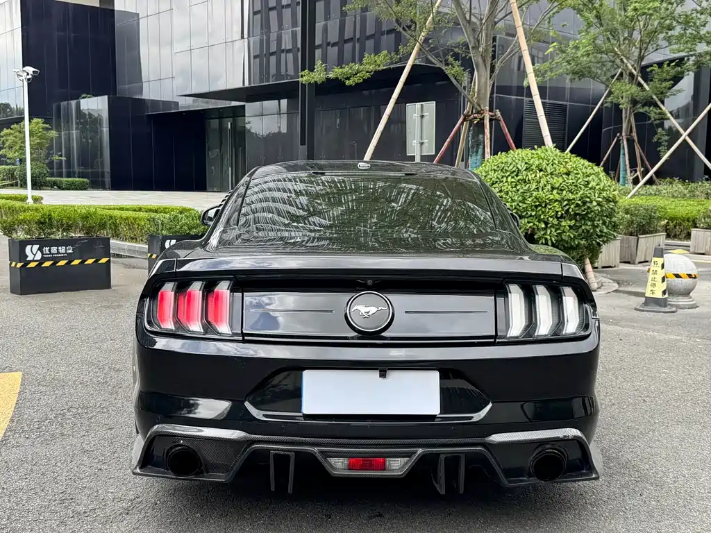 FORD MUSTANG