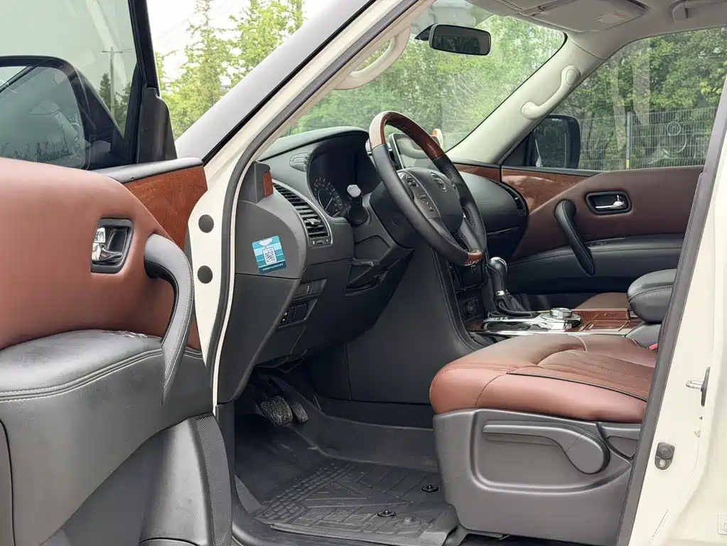 Nissan Patrol — миниатюра 6