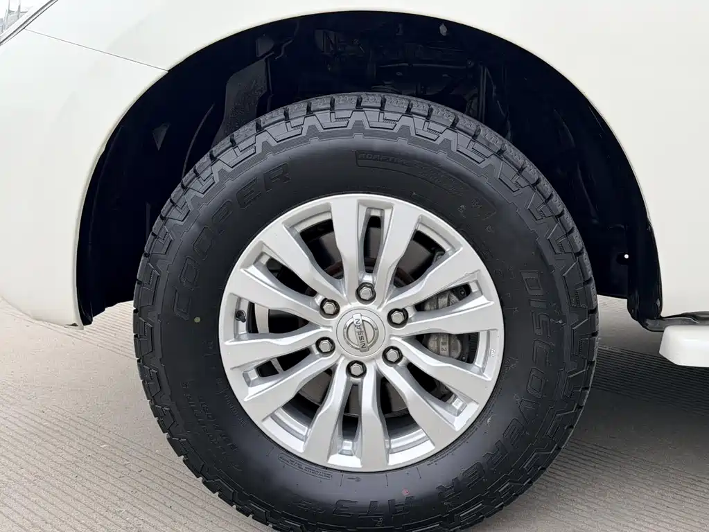 Nissan Patrol — миниатюра 7
