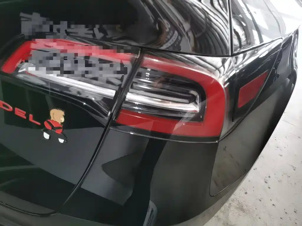 Tesla Model Y — миниатюра 8