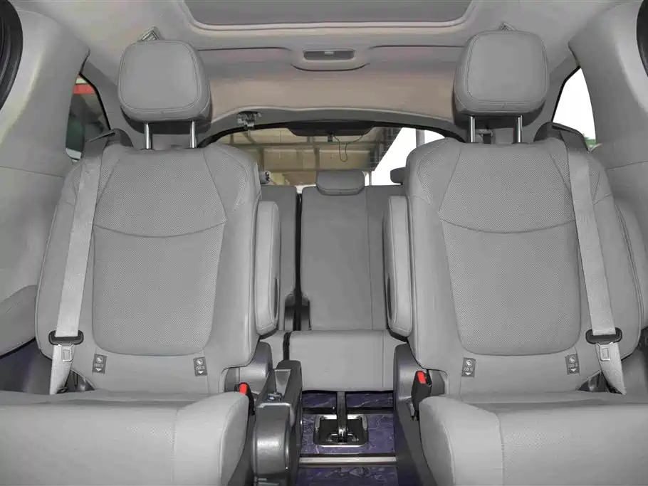 Toyota Granvia 2.5L Hybrid Premium Edition, фото 10