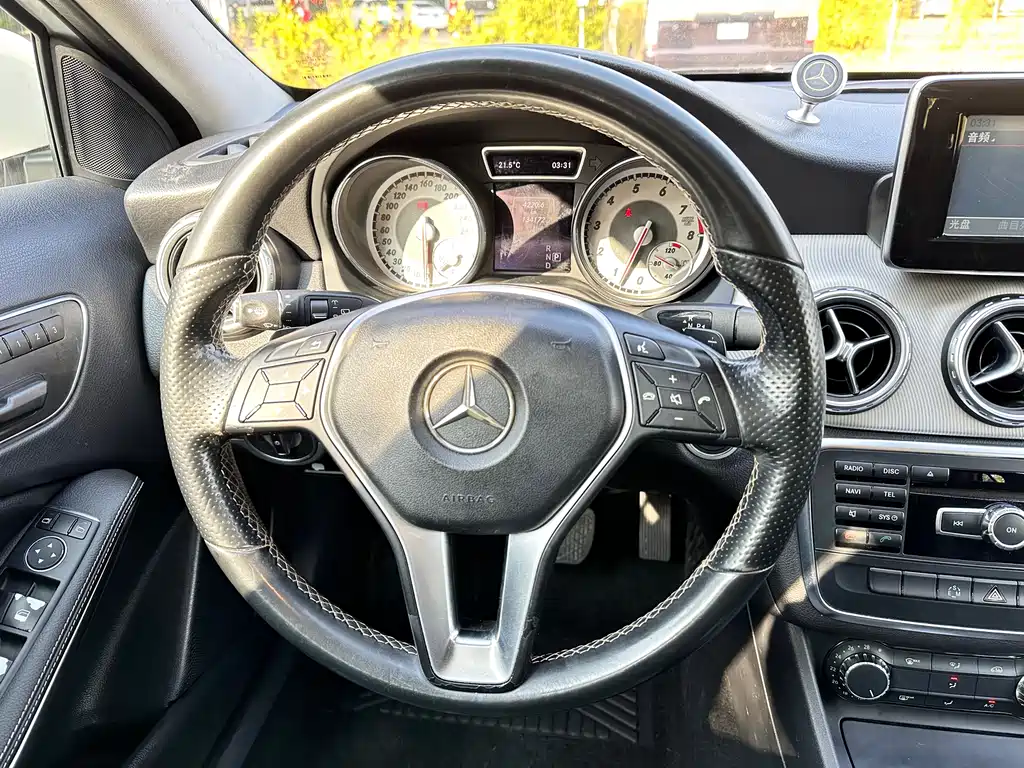Mercedes-Benz GLA (Import) — миниатюра 9