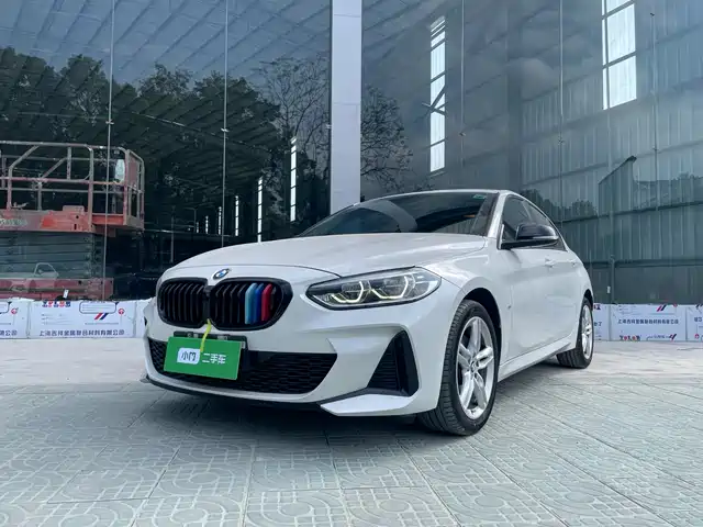 BMW 1 SERIES