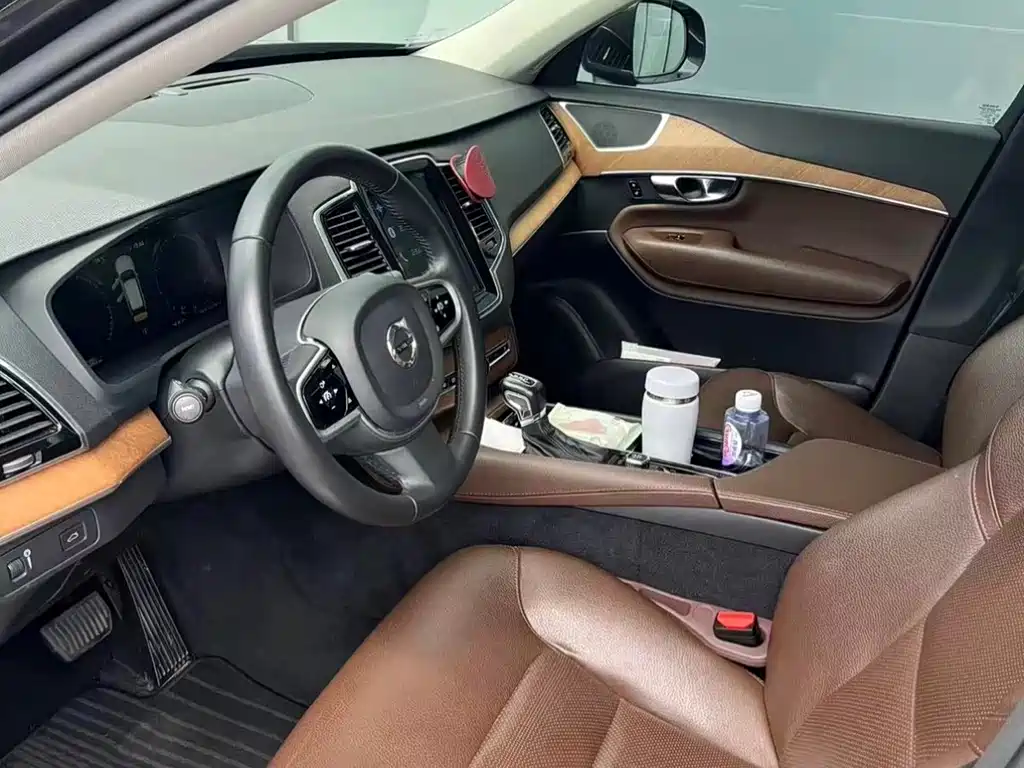 Volvo XC90 — миниатюра 10