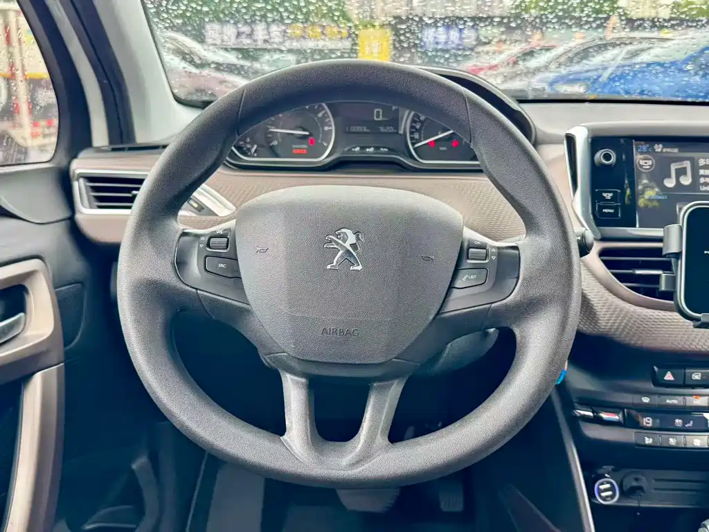 Peugeot 2008 — миниатюра 5