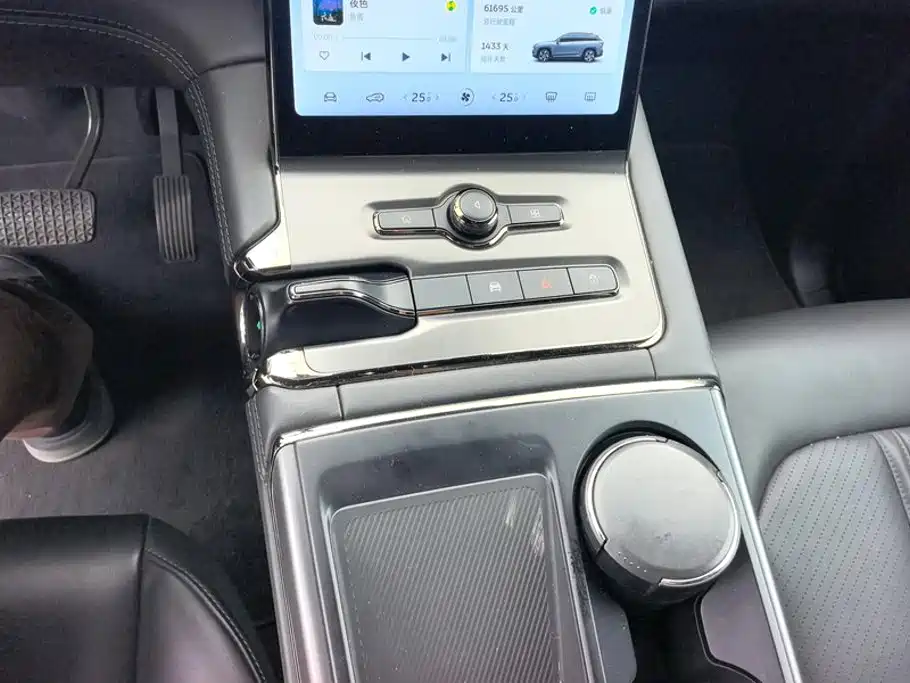 NIO ES6 — миниатюра 16