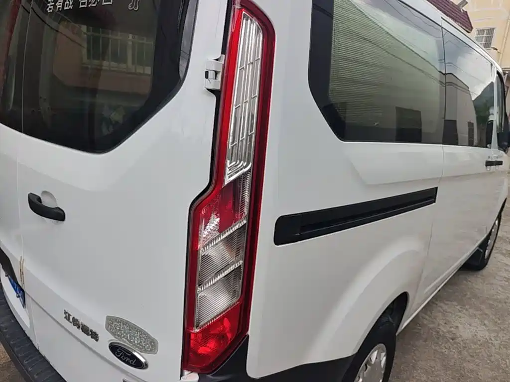 Ford Transit — миниатюра 8