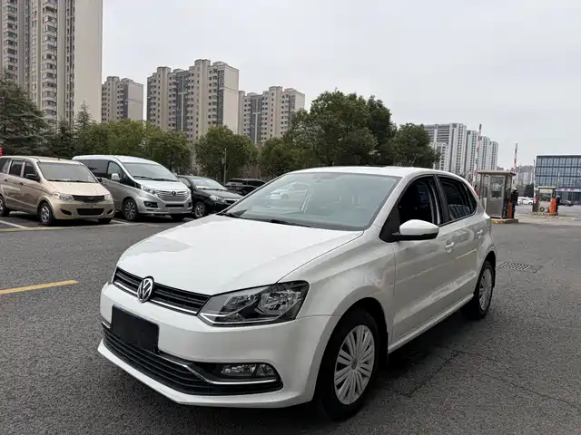 VOLKSWAGEN POLO