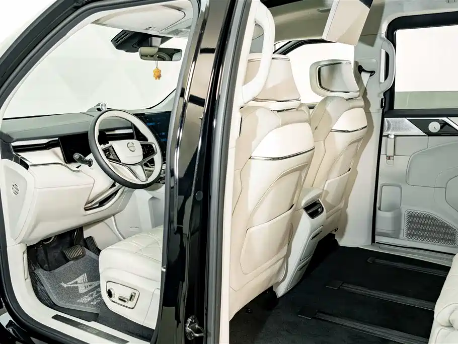Volvo EM90 — миниатюра 18