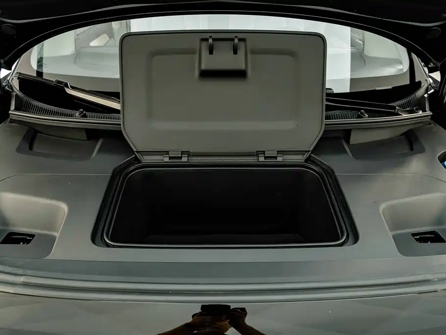 Volvo EM90 — миниатюра 30