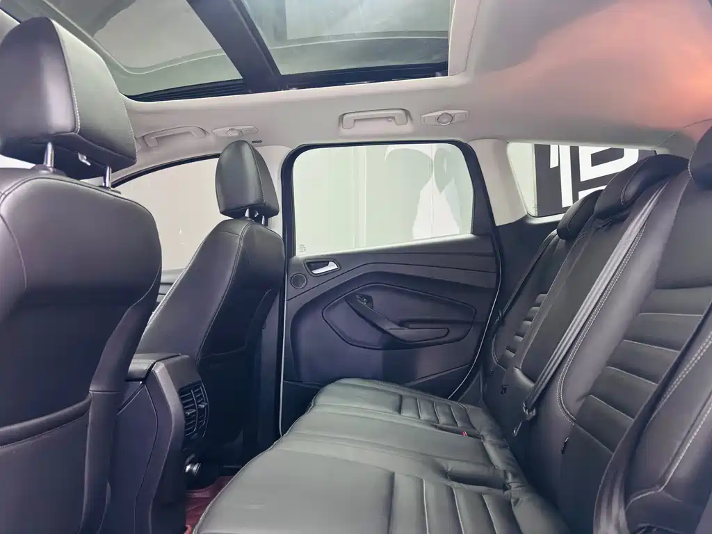 Ford Kuga — миниатюра 10