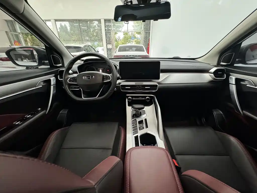 Geely Binyue — миниатюра 6