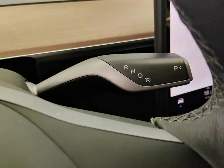 Tesla Model 3 — миниатюра 15