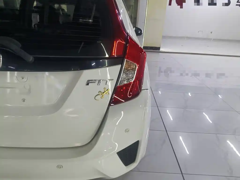Honda Fit — миниатюра 8